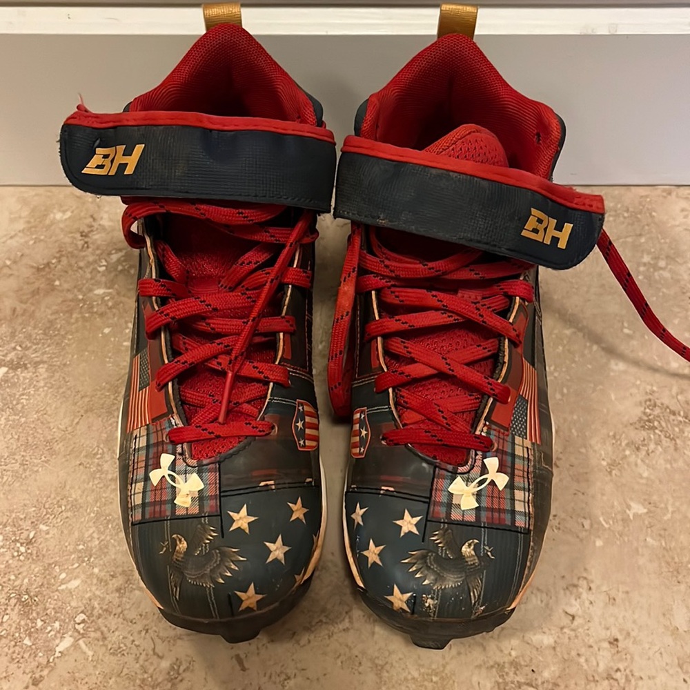 Youth Under Armor Baseball Cleats